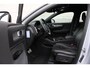 Volvo XC40 1.5 T4 Recharge R-Design | Dealeronderhouden | Adaptive Cruise control | Panoramadak | Visual Park Assist | Intellisafe Assist | Drive Modes | Preconditioning | Luxury 2 Pack | 19 Inch | All Seasonbanden | Verlichtingspack 2 | Keyless | Premium Audio by Harman Kardon | Elektrische achterklep | Verwarmbaar stuurwiel | Elektrisch verstelbare voorstoelen | Verwarmbare voorstoelen | Verwarmbare achterbank