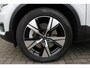 Volvo XC40 1.5 T4 Recharge R-Design | Dealeronderhouden | Adaptive Cruise control | Panoramadak | Visual Park Assist | Intellisafe Assist | Drive Modes | Preconditioning | Luxury 2 Pack | 19 Inch | All Seasonbanden | Verlichtingspack 2 | Keyless | Premium Audio by Harman Kardon | Elektrische achterklep | Verwarmbaar stuurwiel | Elektrisch verstelbare voorstoelen | Verwarmbare voorstoelen | Verwarmbare achterbank