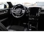 Volvo XC40 1.5 T4 Recharge R-Design | Dealeronderhouden | Adaptive Cruise control | Panoramadak | Visual Park Assist | Intellisafe Assist | Drive Modes | Preconditioning | Luxury 2 Pack | 19 Inch | All Seasonbanden | Verlichtingspack 2 | Keyless | Premium Audio by Harman Kardon | Elektrische achterklep | Verwarmbaar stuurwiel | Elektrisch verstelbare voorstoelen | Verwarmbare voorstoelen | Verwarmbare achterbank