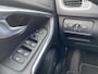Volvo V40 1.5 T3 Polar+ Sport / Automaat / NL-Auto / Dealer-Onderhouden / Cruise-Control / Climate-Control / Stoelverwarming / Harman-Kardon Audio / Afneembare-Trekhaak / LED / Keyless / DAB Radio-Bluetooth / Navi / Camera / 17'' LMV / ENZ.
