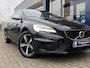 Volvo V40 1.5 T3 Polar+ Sport / Automaat / NL-Auto / Dealer-Onderhouden / Cruise-Control / Climate-Control / Stoelverwarming / Harman-Kardon Audio / Afneembare-Trekhaak / LED / Keyless / DAB Radio-Bluetooth / Navi / Camera / 17'' LMV / ENZ.