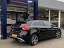 Volvo V40 1.5 T3 Polar+ Sport / Automaat / NL-Auto / Dealer-Onderhouden / Cruise-Control / Climate-Control / Stoelverwarming / Harman-Kardon Audio / Afneembare-Trekhaak / LED / Keyless / DAB Radio-Bluetooth / Navi / Camera / 17'' LMV / ENZ.