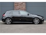 Mercedes-Benz A-klasse 180 AMG Line Aut7 | Facelift | Panoramadak | Verwarmd Stuurwiel | Trekhaak | Camera | Keyless Go | Widescreen | Sfeerverlichting | Stoelverwarming | High Perf. LED |