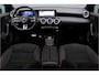 Mercedes-Benz A-klasse 180 AMG Line Aut7 | Facelift | Panoramadak | Verwarmd Stuurwiel | Trekhaak | Camera | Keyless Go | Widescreen | Sfeerverlichting | Stoelverwarming | High Perf. LED |