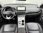 Hyundai Kona Electric EV Premium 64 kWh / 1e eig / 18"Lm velgen met All Season / 3 fase / Dak en Stijlen grijs gewrapt / Fietsdrager montage beugel /
