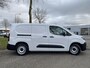 Peugeot e-Partner L2 50 kWh 136pk | 8 jaar garantie | 0% financial lease | Apple Carplay | Android Auto | Multimedia | Achteruitrijcamera | Parkeersensoren achter | Digital cockpit | Stuurwielbediening | Bestuurdersstoel comfort | Armsteun | van €30.575 voor €26.695