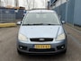 Ford C-Max Focus 1.6-16V Futura Arico Inruilauto’s tegen vaste prijzen. Voor meer info: 0638140850 Bij de verkoop van gebruikte voertuigen door CD-Cars wordt geen standaard garantie verstrekt. De koper aanvaardt het voertuig in de staat waarin het zich bevindt op het moment van aankoop