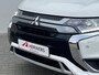 Mitsubishi Outlander 2.4 PHEV Automaat Intense / 1500 kg trekgewicht / Plug-in / Keyless / Apple carplay & Android auto / Climate control / Cruise control