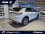 Volkswagen T-Roc Life First Edition 1.5 eTSI 116 PK | Multimedia 'Ready to Discover' | Koplampverlichting led | Zijruiten achter en achterruit getint
