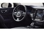 Volvo V60 2.0 T8 Plug-in hybrid AWD Ultra Dark | Elektrisch glazen panorama-dak | Extra getint glas | Head-up display