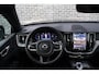 Volvo XC60 2.0 T8 Plug-in hybrid AWD Plus Black Edition | Adaptieve Cruise Control | Panoramadak | Trekhaak | Stoel-/Stuur-/Voorruitverwarming | Dodehoek Detectie | 360° Parkeercamera | Harman Kardon Audio |