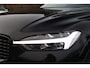 Volvo XC60 2.0 T8 Plug-in hybrid AWD Plus Black Edition | Adaptieve Cruise Control | Panoramadak | Trekhaak | Stoel-/Stuur-/Voorruitverwarming | Dodehoek Detectie | 360° Parkeercamera | Harman Kardon Audio |