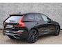 Volvo XC60 2.0 T8 Plug-in hybrid AWD Plus Black Edition | Adaptieve Cruise Control | Panoramadak | Trekhaak | Stoel-/Stuur-/Voorruitverwarming | Dodehoek Detectie | 360° Parkeercamera | Harman Kardon Audio |