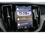 Volvo XC60 2.0 T8 Plug-in hybrid AWD Plus Black Edition | Adaptieve Cruise Control | Panoramadak | Trekhaak | Stoel-/Stuur-/Voorruitverwarming | Dodehoek Detectie | 360° Parkeercamera | Harman Kardon Audio |