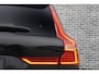 Volvo XC60 2.0 T8 Plug-in hybrid AWD Plus Black Edition | Adaptieve Cruise Control | Panoramadak | Trekhaak | Stoel-/Stuur-/Voorruitverwarming | Dodehoek Detectie | 360° Parkeercamera | Harman Kardon Audio |