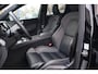 Volvo XC60 2.0 T8 Plug-in hybrid AWD Plus Black Edition | Adaptieve Cruise Control | Panoramadak | Trekhaak | Stoel-/Stuur-/Voorruitverwarming | Dodehoek Detectie | 360° Parkeercamera | Harman Kardon Audio |