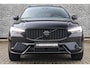 Volvo XC60 2.0 T8 Plug-in hybrid AWD Plus Black Edition | Adaptieve Cruise Control | Panoramadak | Trekhaak | Stoel-/Stuur-/Voorruitverwarming | Dodehoek Detectie | 360° Parkeercamera | Harman Kardon Audio |