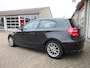 BMW 1-Serie 118i Business Line MET SCHADE AAN RECHTER ZIJKANT