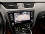Skoda Octavia Combi 1.0 TSI Sportline (DIGITAL COCKPIT, APPLE CARPLAY, GROOT NAVI, STOELVERWARMING, CAMERA, SPORTSTOELEN, GETINT GLAS, CRUISE, LED KOPLAMPEN, NIEUWSTAAT)