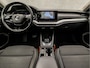 Skoda Octavia Combi 1.0 TSI Sportline Automaat (VIRTUAL COCKPIT, APPLE CARPLAY, GROOT NAVI, SFEERVERLICHTING, STOELVERWARMING, CAMERA, KEYLESS, GETINT GLAS, TREKHAAK, NIEUWSTAAT)