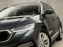 Skoda Octavia Combi 1.0 TSI Sportline Automaat (VIRTUAL COCKPIT, APPLE CARPLAY, GROOT NAVI, SFEERVERLICHTING, STOELVERWARMING, CAMERA, KEYLESS, GETINT GLAS, TREKHAAK, NIEUWSTAAT)