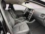Volvo V40 Cross Country 2.0 T3 Momentum voorloop | Standkachel | Volvo on Call | DAB RADIO | Stoelverwarming | High Performance Audio | Reservewiel |