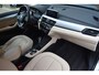 BMW X1 sDrive20i High Executive * Lederen bekleding * LED * Head-up * Stoelverwarming *