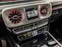 Mercedes-Benz G-klasse 63 AMG 585Pk (SCHUIFDAK, ALCANTARA HEMEL, SFEERVERLICHTING, ADAPTIVE CRUISE, LEDER DASHBOARD, APPLE CARPLAY, TREKHAAK, NIEUWSTAAT)