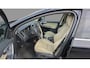 Volvo XC60 2.0 T5 FWD Summum | Panoramadak | Lederen sportstoelen | 20" velgen | Navigatie | Bi-xenon koplampen | Elektrische stoelverstelling | Achteruitrijcamera | Elektrische achterklep | Cruise control | Stoelverwarming | Voorruitverwarming | Climate control | Volvo dealer onderhouden |