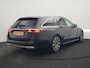 Mercedes-Benz E-klasse Estate 300 e Luxury Line PHEV 313pk SOH 97.3% Dealer O.H | Luchtvering | Trekhaak af Fabriek | Lederen Comfortzetels Memory | Adaptive Cruise | Burmester 4D | Digital LED | 360 Camera | Keyless | Sfeerverlichting | Plug In Hybrid