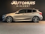 BMW 1-Serie 120i High Executive Edition M Pano/ M stoelen/ H&K/ 19"/ Camera/ Keyless/ Skyscraper Grau