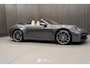 Porsche 911 Cabrio 992 3.0 Carrera 4 (2020) Sport Chrono, Sportuitlaat, Bi-color leder, Lane Assist, adaptive cruise.