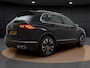 Volkswagen Tiguan 1.5 TSI R-Line Business | Pano dak | Trekhaak | IQ Light | Camera | 20'' | Stoelverwarming |