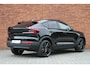 Volvo EC40 Twin Motor Performance Ultra Black Edition 82 kWh 360 Graden Camera | Harman/Kardon geluidsinstallatie | Adaptive Cruise control | Extra Getint Glas | Lichtmetalen velgen 20'' | Panoramisch dak | 360 Graden Camera | Sfeerverlichting | Verwarmbare voorstoelen