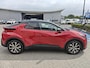 Toyota C-HR 1.8 Hybrid 140 First Edition NAVI APPLE/ANDROID PARK-SENSOREN 360°CAMERA KEYLESS DRAADLOOS-LADEN BLIND-SPOT ELEK-ACHTERKLEP AD-CRUISE 18"LMV
