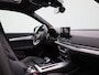 Audi Q5 2.0 TFSI e-hybrid quattro S edition Competition l Adaptive cruise control l Glazen panoramadak l Dodehoekdetectie l Head-up display l 360 graden camera l Elektrische voorstoelen l Stoelverwarming voor en achter l Airco l Navigatie l Optiekpakket zwart plus l Trekhaak l Apple Carplay / Android auto l  Privacy glas l