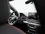 Audi Q5 2.0 TFSI e-hybrid quattro S edition Competition l Adaptive cruise control l Glazen panoramadak l Dodehoekdetectie l Head-up display l 360 graden camera l Elektrische voorstoelen l Stoelverwarming voor en achter l Airco l Navigatie l Optiekpakket zwart plus l Trekhaak l Apple Carplay / Android auto l  Privacy glas l