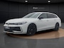 Volkswagen Passat Variant 1.5 eTSI R-Line Edition | 360 Camera | Elek. Achterklep | Stoelverwarming | 19" | ACC | IQ Light |