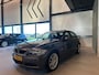 BMW 3-Serie 320i AUTOMAAT/CRUISE CONTROL/STOELVERWARMING/KANTEL/SCHUIFDAK/PARKEERSENSOREN V&A/CLIMA AIRCO/NAVIGATIE/LM-VELGEN