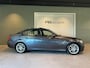 BMW 3-Serie 320i AUTOMAAT/CRUISE CONTROL/STOELVERWARMING/KANTEL/SCHUIFDAK/PARKEERSENSOREN V&A/CLIMA AIRCO/NAVIGATIE/LM-VELGEN