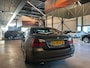 BMW 3-Serie 320i AUTOMAAT/CRUISE CONTROL/STOELVERWARMING/KANTEL/SCHUIFDAK/PARKEERSENSOREN V&A/CLIMA AIRCO/NAVIGATIE/LM-VELGEN