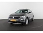 Volkswagen T-Roc 1.0 TSI Style > 110pk/Kleur Indium Grey/Parkeersensoren/navi/All season banden