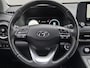 Hyundai Kona Electric EV Comfort Smart 39 kWh Automaat / Fabrieksgarantie tot 11-2027 / Batterijgarantie 8 jaar / Accu SOG 95,70% / Allseason banden / CCS snelladen / Stuur- & Stoelverwarming / Navigatie via Apple Carplay of Android Auto / Adaptief cruise control /