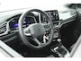 Volkswagen T-Roc 1.5 TSI 150pk DSG R-Line Edition Trekhaak Camera Stoelverwarming Virtual Cockpit Navigatie