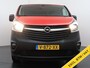 Opel Vivaro D126pk L2H1 Dubbele Cabine Euro 6 Navi Airco Trekhaak Camera Cruise Control Bluetooth Pdc 5-Persoons Betonplex Vloer Wandbetimmering Schuifdeur Regen-Lichtsensor 1.6CDTI 1e Eigenaar Origineel Nederlandse Auto Dealeronderhouden 2.000kg trekvermogen