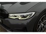 BMW 3-Serie Touring 330e xDrive | Sportleder | Head-Up | Laserlicht | Comfort Access | Memory
