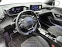 Peugeot 2008 1.2 Hybrid GT 145pk Automaat | Elektrische Stoel met Massage | Leder/Alcantara | Navigatie | Climate Control | Cruise Control | Camera Voor + Achter | 17"LMV | Keyless Entry/Start | Dodehoekdetectie | Apple Carplay/Android Auto |