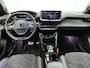 Peugeot 2008 1.2 Hybrid GT 145pk Automaat | Elektrische Stoel met Massage | Leder/Alcantara | Navigatie | Climate Control | Cruise Control | Camera Voor + Achter | 17"LMV | Keyless Entry/Start | Dodehoekdetectie | Apple Carplay/Android Auto |
