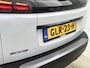Peugeot 2008 1.2 Hybrid GT 145pk Automaat | Elektrische Stoel met Massage | Leder/Alcantara | Navigatie | Climate Control | Cruise Control | Camera Voor + Achter | 17"LMV | Keyless Entry/Start | Dodehoekdetectie | Apple Carplay/Android Auto |