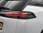 Peugeot 2008 1.2 Hybrid GT 145pk Automaat | Elektrische Stoel met Massage | Leder/Alcantara | Navigatie | Climate Control | Cruise Control | Camera Voor + Achter | 17"LMV | Keyless Entry/Start | Dodehoekdetectie | Apple Carplay/Android Auto |